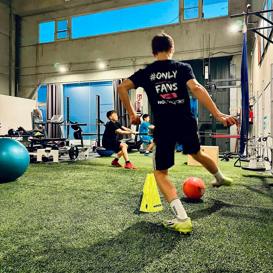 Deportistas de LST Force haciendo distintos entrenamientos