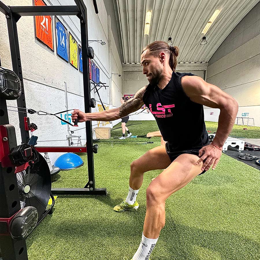Deportista de LST Force practicando antes de la temporada